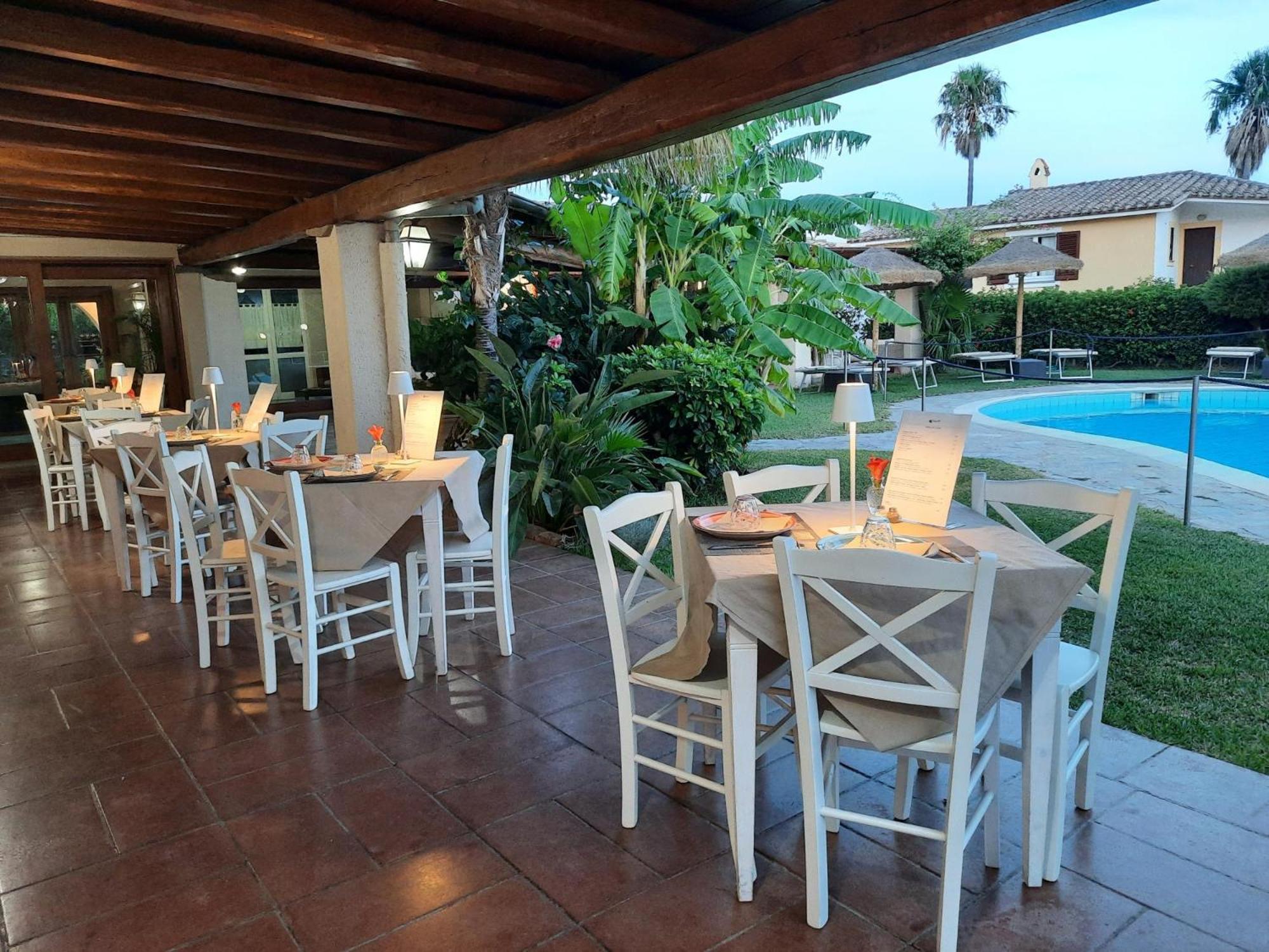 Residence Le Bouganville Villasimius Exterior foto